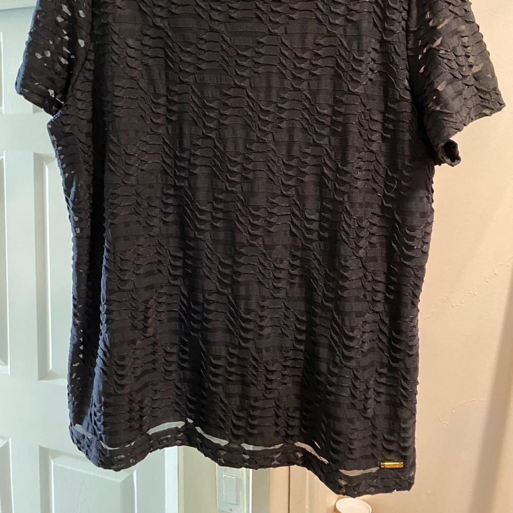 Women’s Black Calvin Klein Short Sleeve Shirt with Unique perforated Fabric XL - Picture 2 of 6